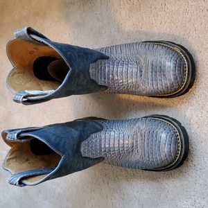 Women's Ariat Fat Baby boots, sz 10B, Gray/Blue color.